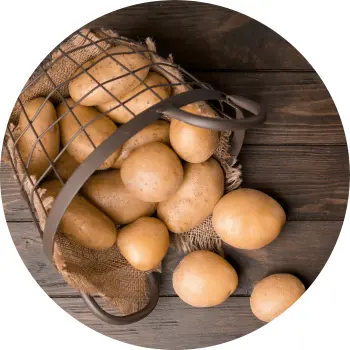 Korb mit Kartoffeln
